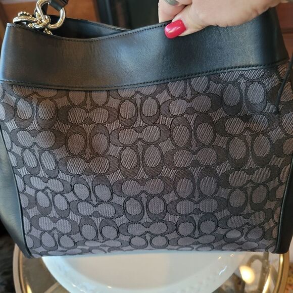 Coach Hobo - Picture 2 of 12